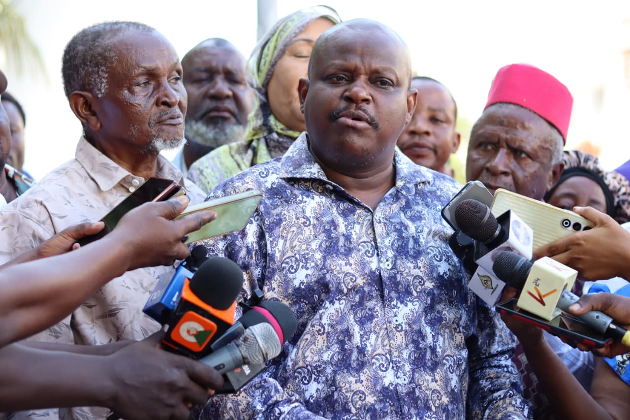 Mutungwa Wambua speaks to journalists at Uhuru Gardens Mombasa during a UDA supporters rally backing Hassan Omar on May 28 202