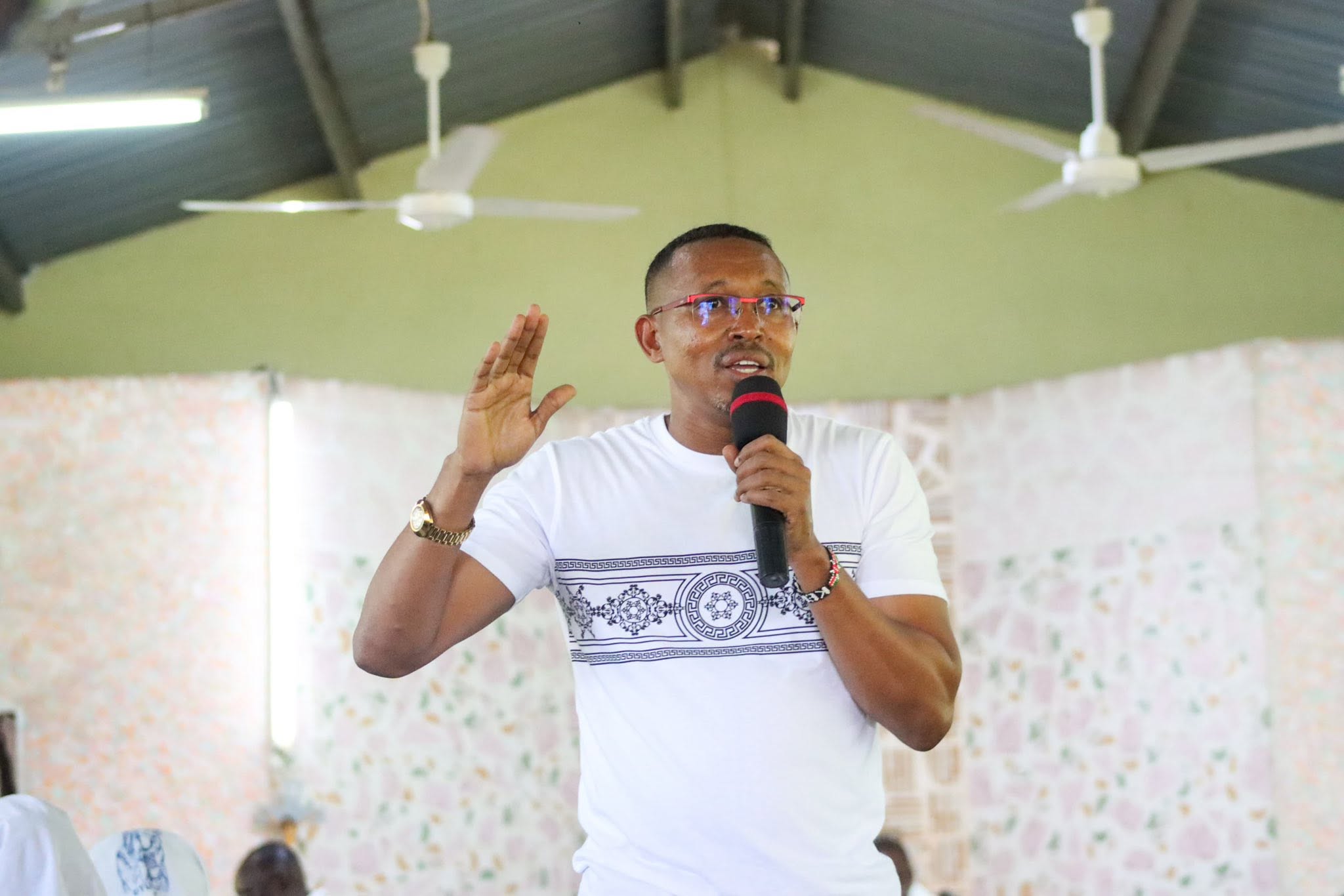 Nyali MP Mohamed Ali addresses residents in Mombasa during a public meeting