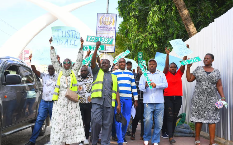 Mombasa car dealers protest NTSA KD number plate rules along Moi Avenue